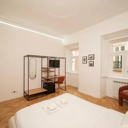 Four Horizons By Hosty Guest house